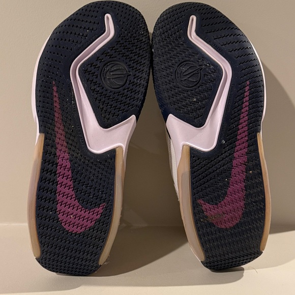 Girls Nike Indoor Basketball Sneakers - Picture 2 of 10